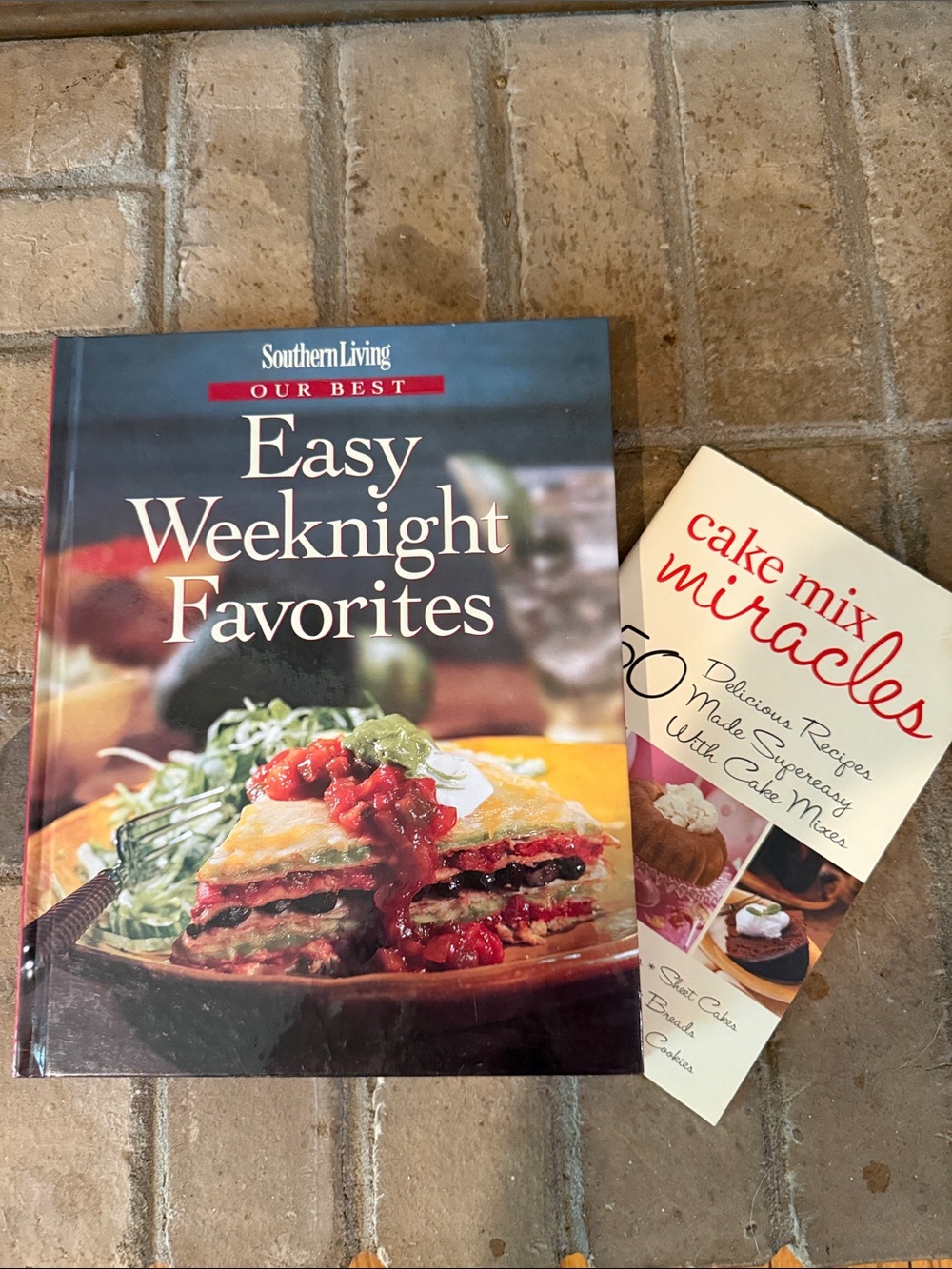 F7 Southern Living Easy Weeknight Favorites - Blue and Red Cover
